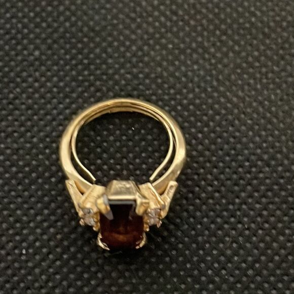 Ring with large red gem - Picture 4 of 7